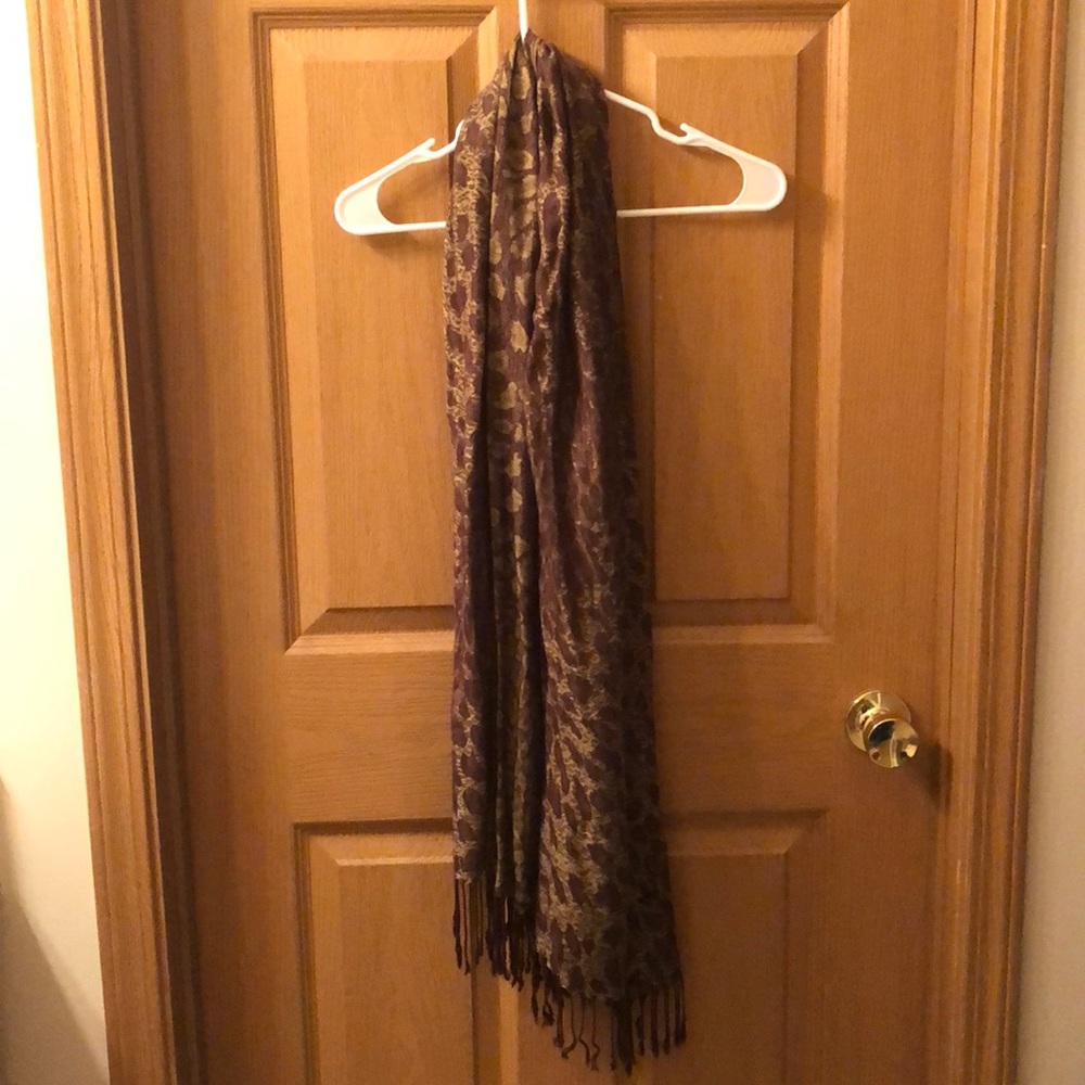 Printed Scarf.